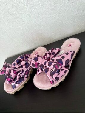 NEW UGG Lushette Leopard Puffer Satin
Sheepskin Slippers
